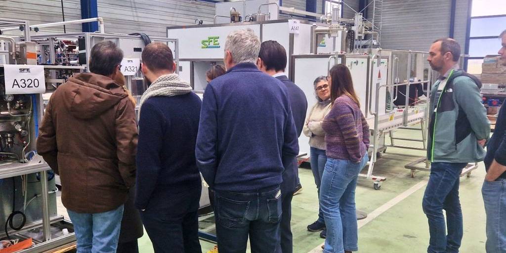 Visite de l'entreprise SFE Process par les membres d'Innovation Fluides Supercritiques